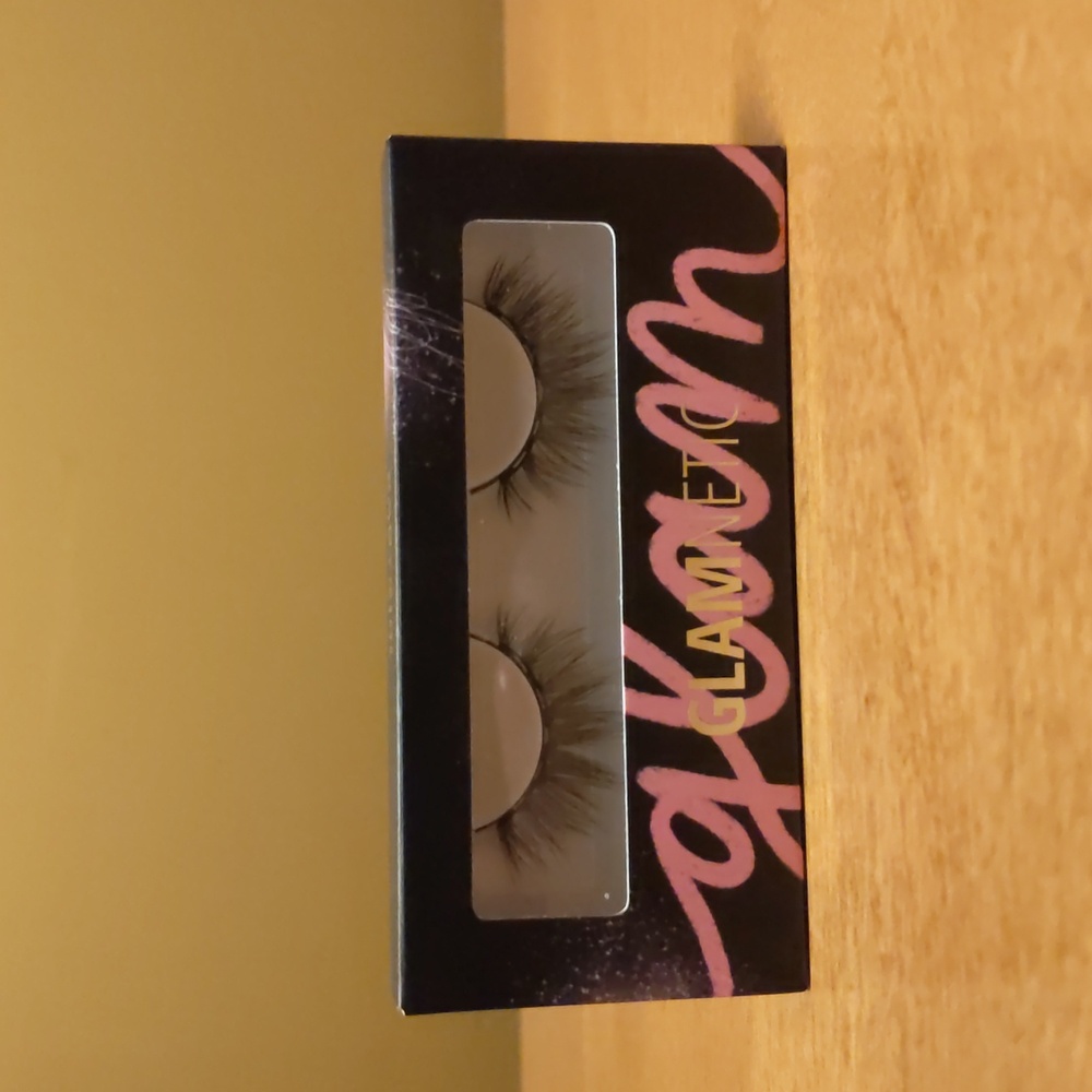 Glamnetic baby girl lashes